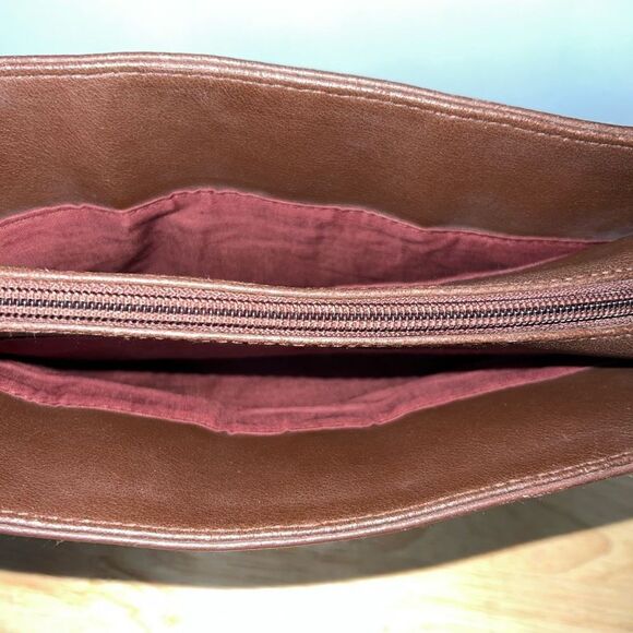 Via Piaggi, Vintage Chestnut Brown Genuine Leather Adjustable Crossbody Purse - Picture 9 of 13